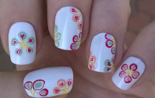 Простые цветочки на ногтях