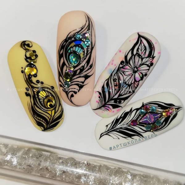 Акриловая роспись на ногтях
