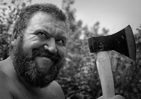 Шарж с топором