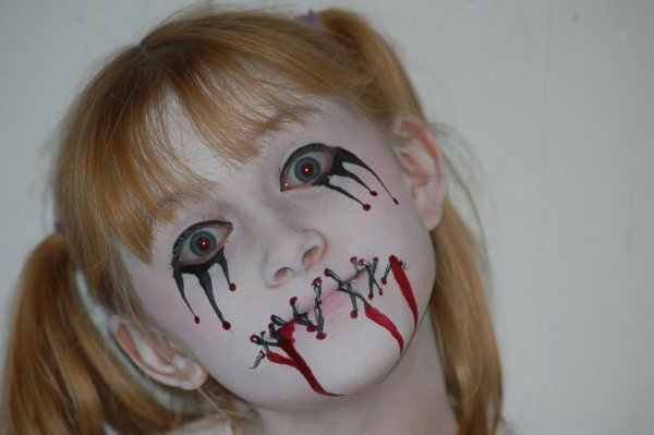 Раскрашивание лица на Хэллоуин