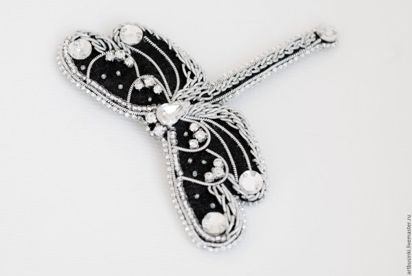 Брошь из бисера на фетре