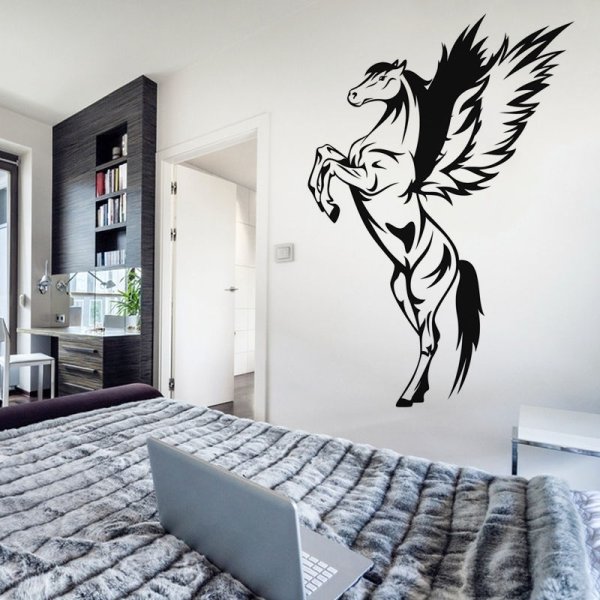 Рисунок на стене в квартире