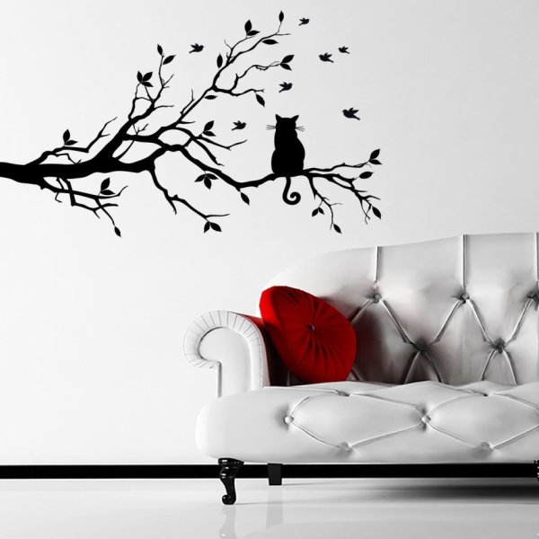 Белое дерево на стене