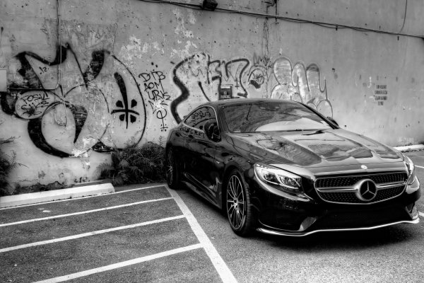 Мерседес черно белый