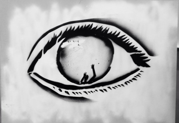 Глаз чёрно белый арт