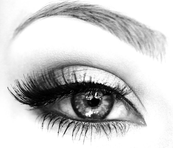 Красивый глаз черно белый