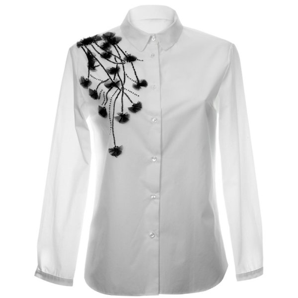 Блузка с аппликацией