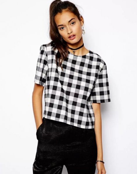 Блузка в черно белую клетку