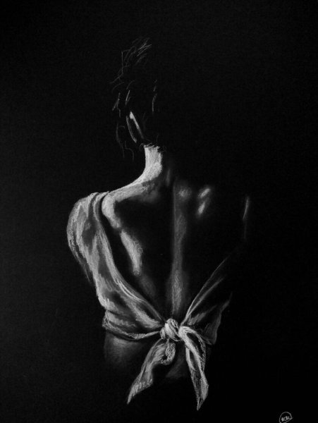 Девушки на черной бумаге