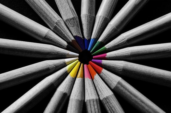 Цветное на черно белом