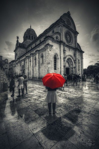 Черно белые с цветными элементами