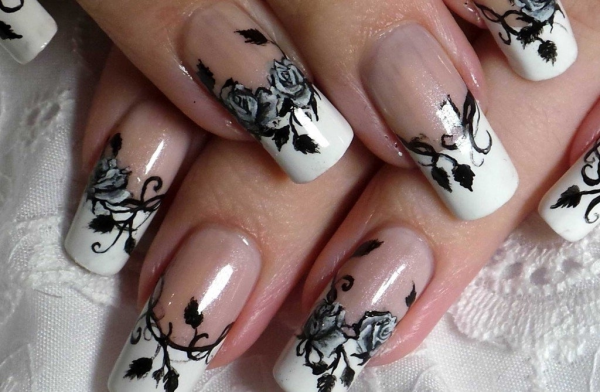 Френч черно белый цветы