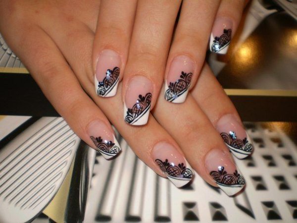 Белый френч с черным рисунком