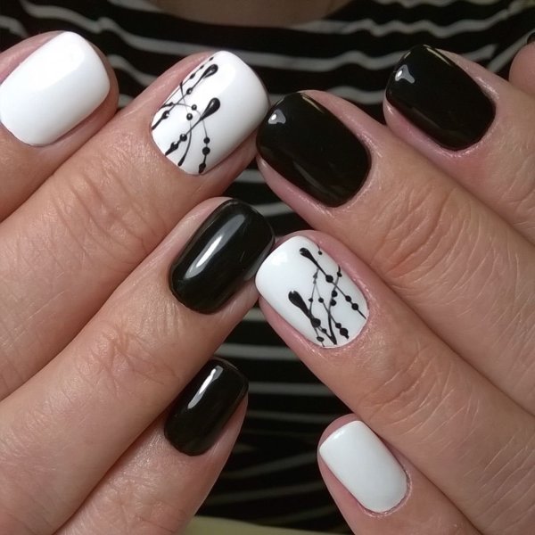 Одуванчик на ногтях