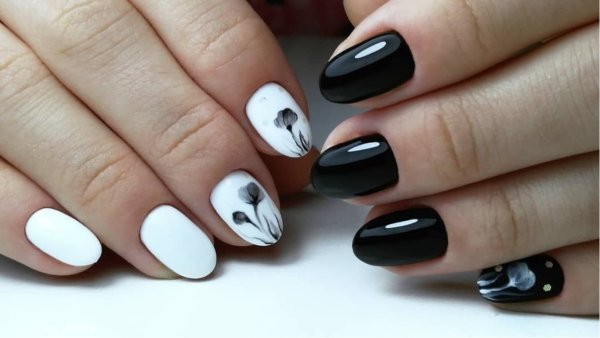 Маникюр с простым рисунком