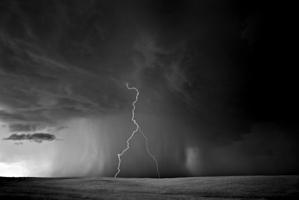 Гроза черно белая