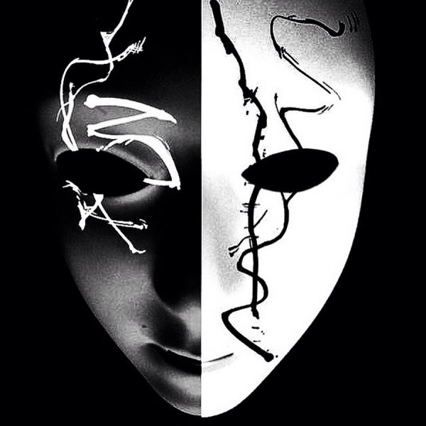 Черная и белая маска