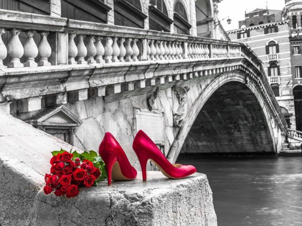 Черно белое с красным