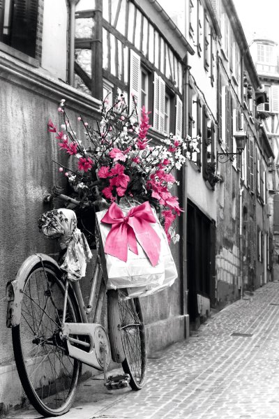 Девушка с красным зонтом