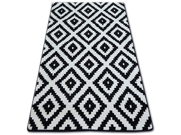 Ковер с черно белым узором