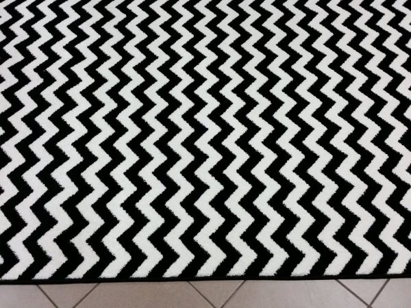 Ковер зигзаг черно белый