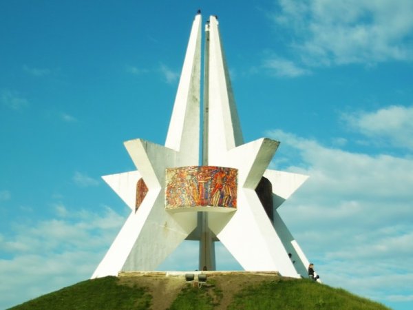 Курган бессмертия Брянск звезда