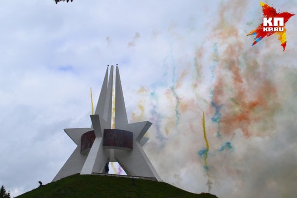 Курган бессмертия Брянск контур