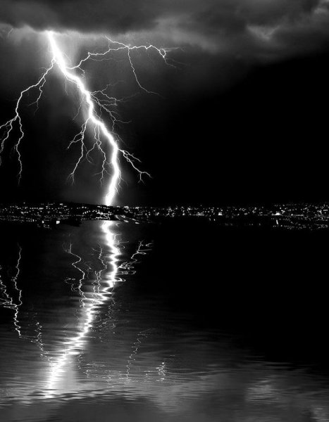 Гроза черно белая