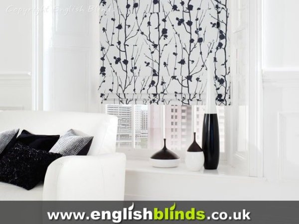 Рулонные шторы белые с черным рисунком