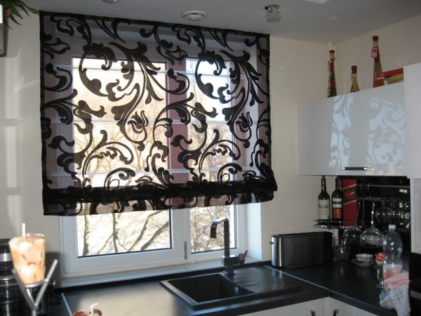 Шторы на кухню черно белые