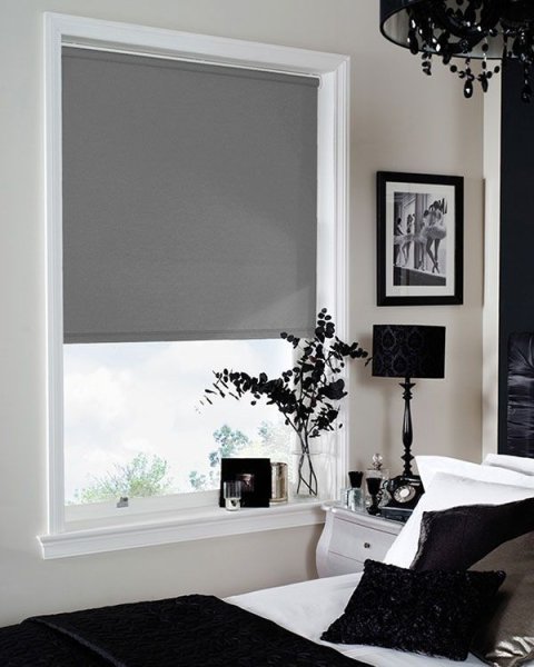 Темные рулонные шторы Blackout