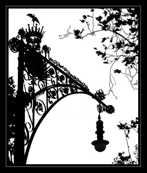 Черно белые картины с фонарем