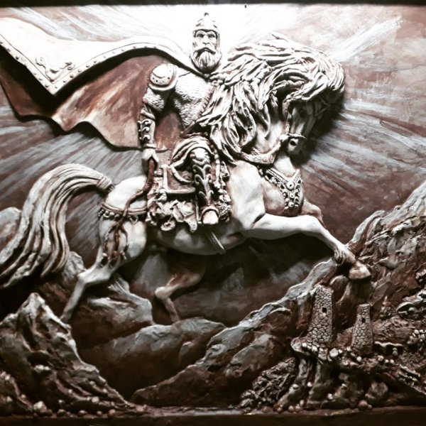 Барельеф Зауру Джибилову