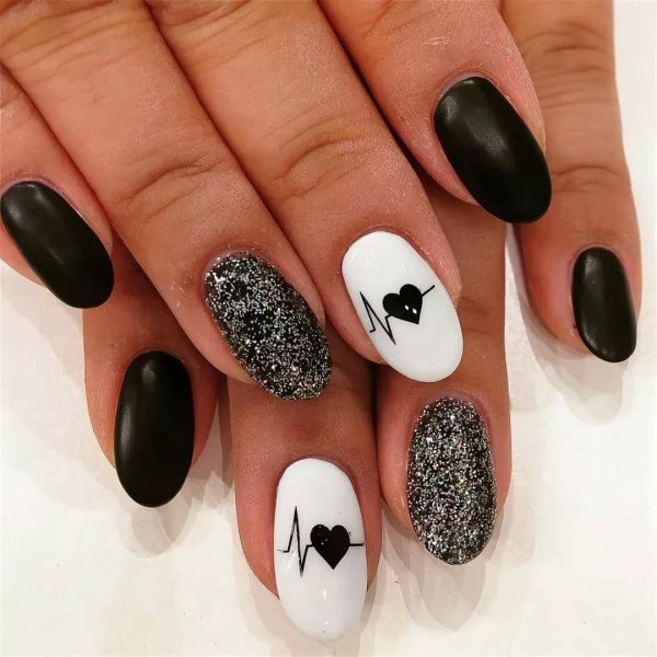 Черно белый маникюр