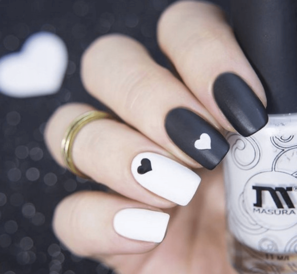 Маникюр в черно белом стиле