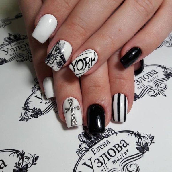 Белые ногти с черным рисунком