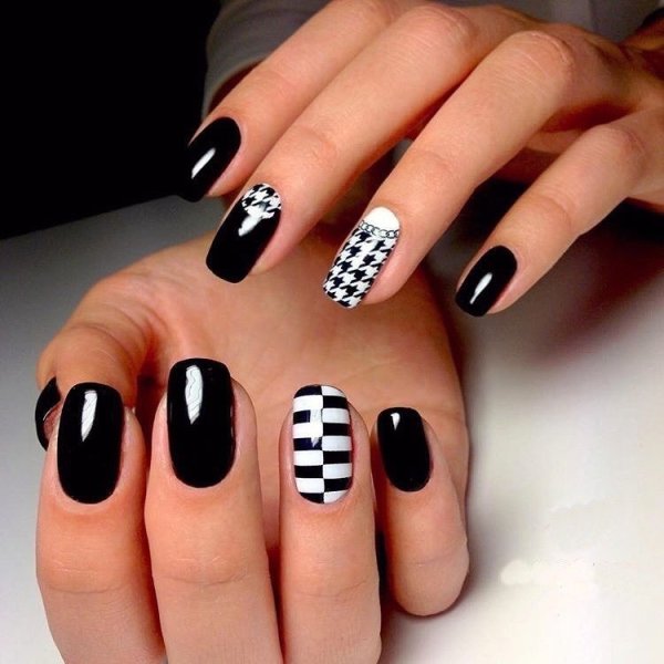 Черно белый маникюр