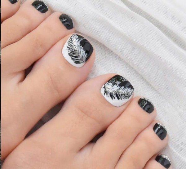 Креативный педикюр