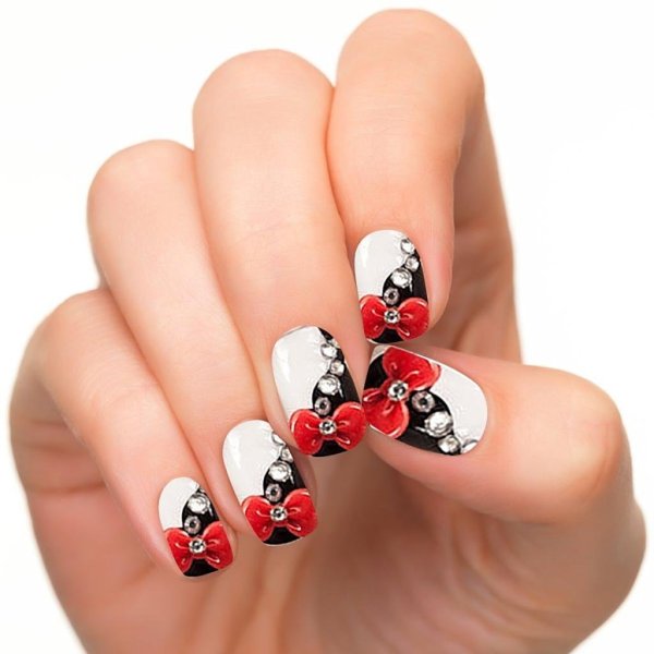 Красно черно белый маникюр