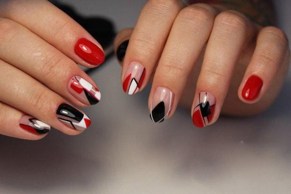 Маникюр френч красный с черным