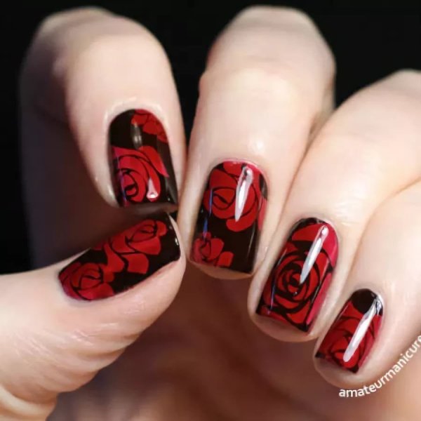 Черно красный маникюр с розами