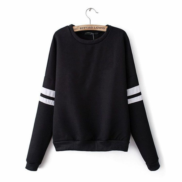 Толстовка с белой полосой на рукавах