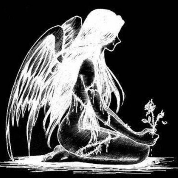 Белый ангел на черном фоне