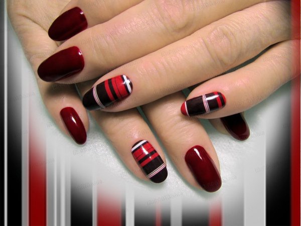 Красно черно белый маникюр