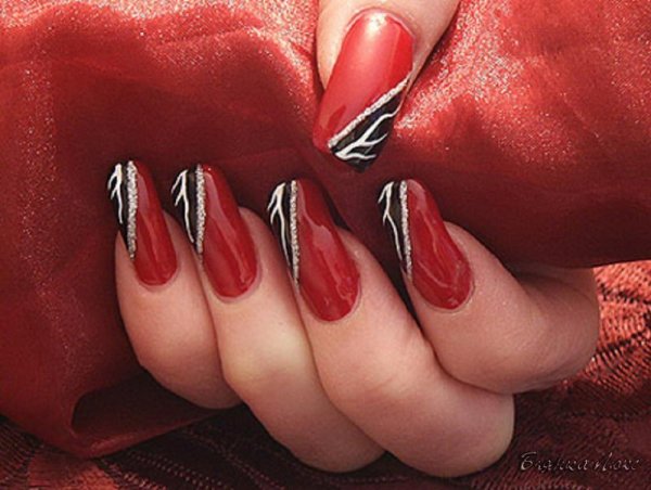 Френч маникюр красный с черным и серебром