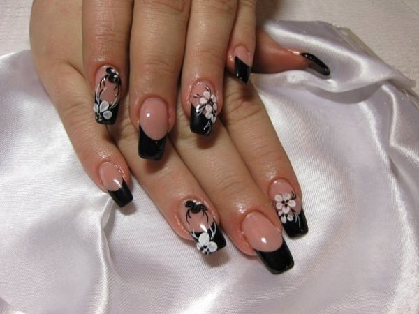 Ногти черный френч с рисунком цветы