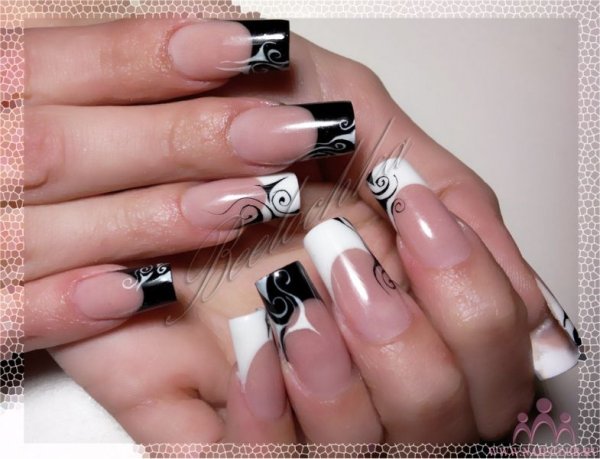 Маникюр френч черно-белый нестандартный