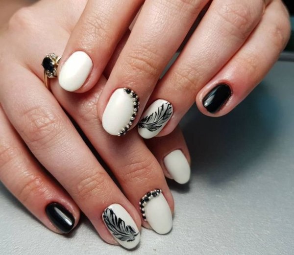 Черно белый маникюр