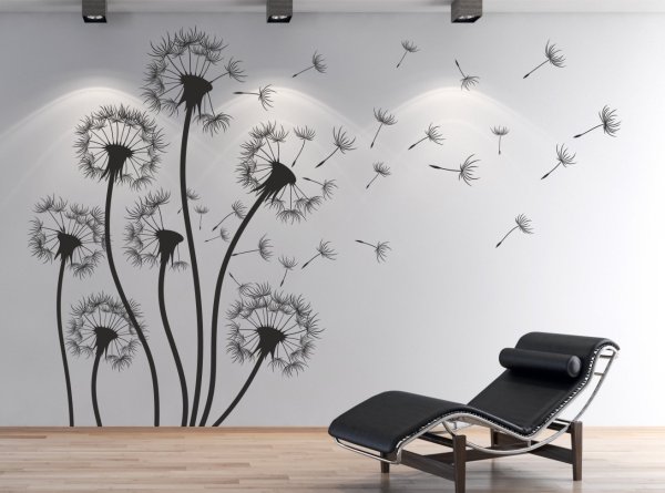 Рисунки на черной стене