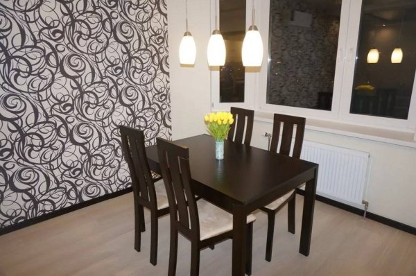 Цветочный узор черно белый